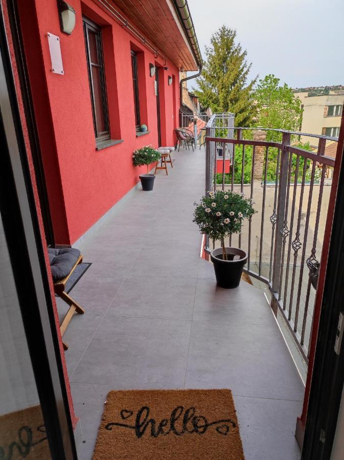 Stafetahaz Apartmanok 瓦茨 外观 照片