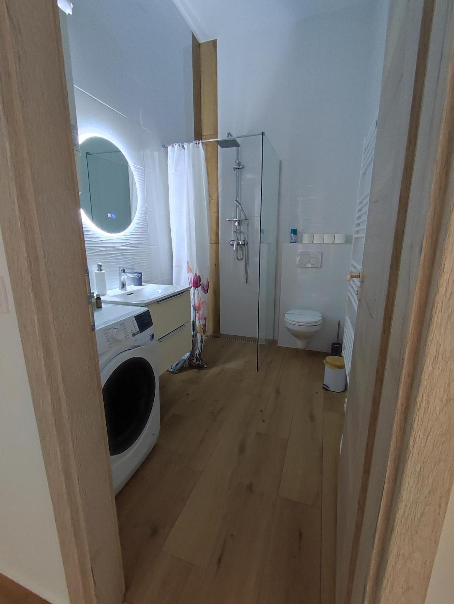 Stafetahaz Apartmanok 瓦茨 外观 照片